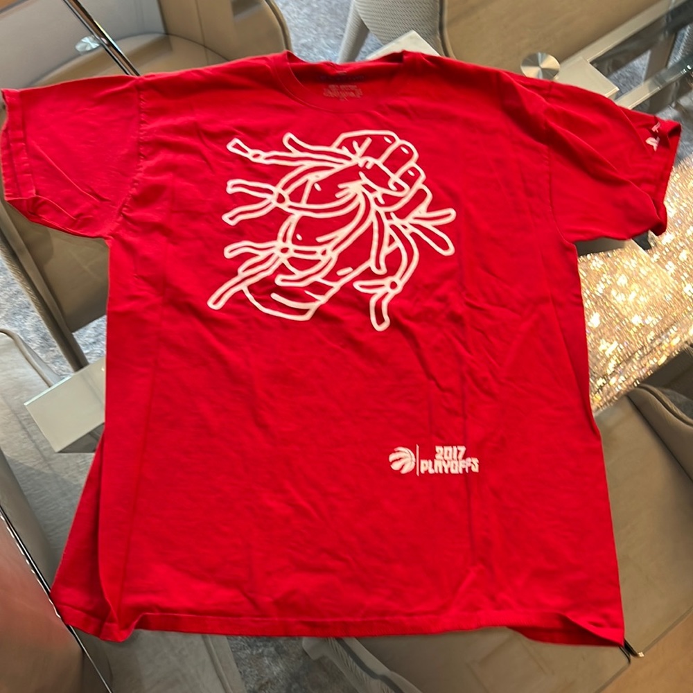 T-Shirt - Red and white T-shirt, in perfect condition